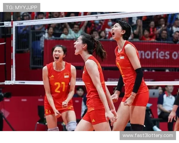 女排世界杯精彩集锦全景回顾 中国女排拼搏精神引发全场热烈掌声